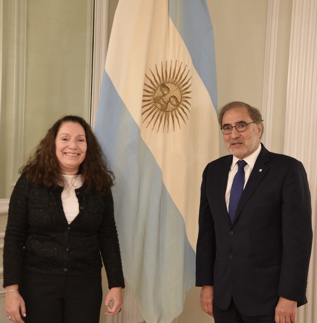 Positivo encuentro de trabajo en <a href="/ARGinUSA/">Embassy of Argentina in USA</a>🇦🇷  con Cristina Caamaño, interventora de la <a href="/AgenciaAfi/">Agencia Federal de Inteligencia - AFI</a>.
Repasamos los temas de la agenda bilateral 🇦🇷🇺🇸  a su cargo.
<a href="/cristinacaamano/">Cristina (la otra)</a> mantiene en Washington un serie de reuniones oficiales con funcionarios del gobierno federal EEUU🇺🇸