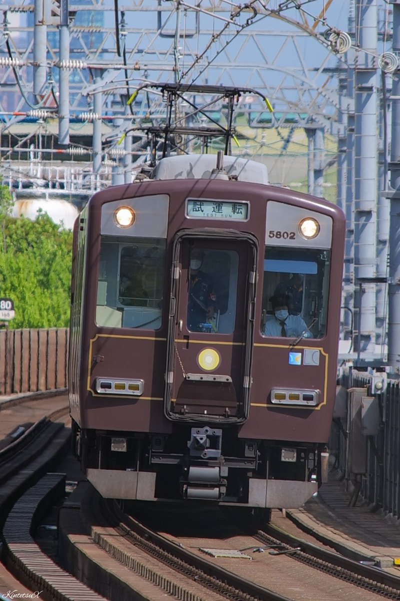 KintetsuX's tweet photo. 2022/4/22
DH02(デボ1形復刻塗装) 制御器性能確認試験

西大寺検車区所属の5800系DH02が、近鉄奈良線、阪神なんば線、阪神本線にて制御器性能に関する試運転を実施しました。 https://t.co/OLw6rcCpjL