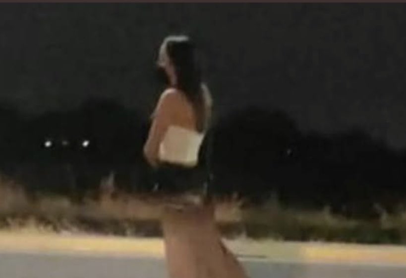 letroblesrosa's tweet image. Descansa en paz, Debanhi. El dolor de tus padres es inmenso y la indignación de millones es enorme.

Ojalá la investigación de tu muerte no sea un agravio más contra ti.

Y descansen en paz las mujeres encontradas mientras te buscaban a ti.

😞