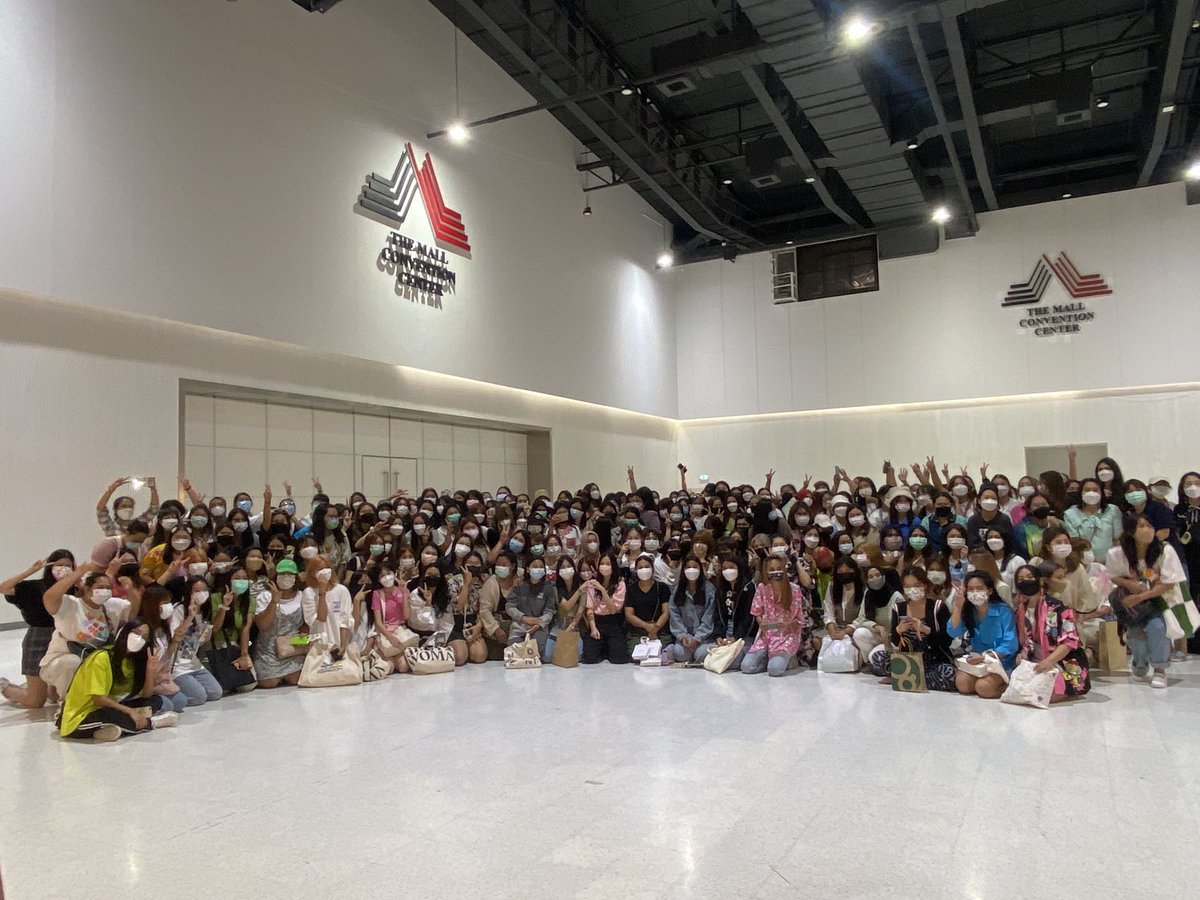 doublejxyj's tweet photo. เบบี๋มาหาเยอะเลยไว้เจอกันงานหน้านะคะ💚✌🏻
@off_tumcial  @AtthaphanP 
#ออฟกัน https://t.co/VeSDMHw8R1