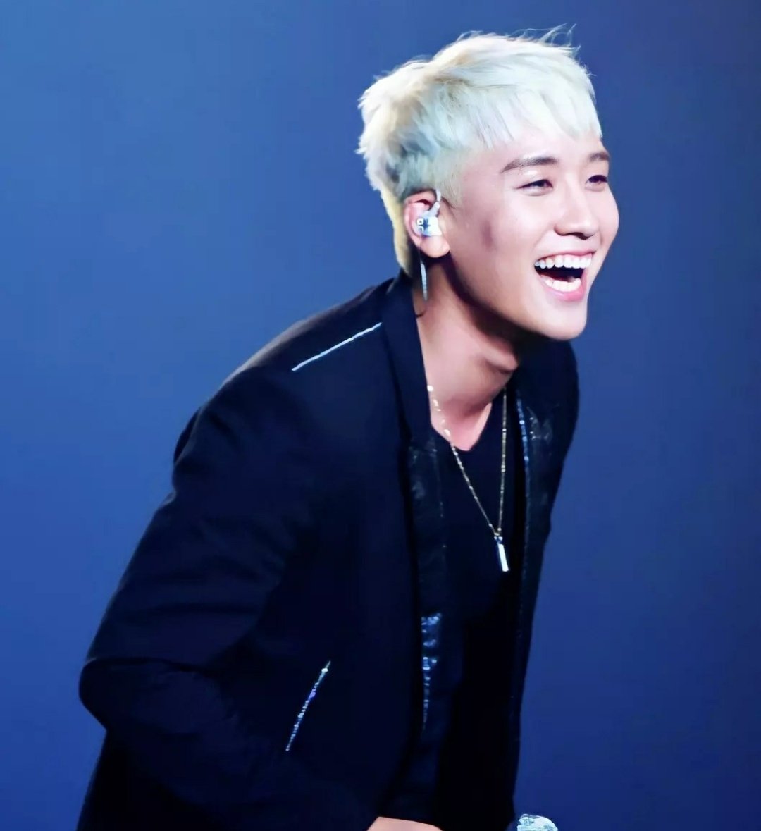 Nina_pmo's tweet photo. Seungri has the most beautiful smile in the world, fight me. https://t.co/gS7tgUrtsQ