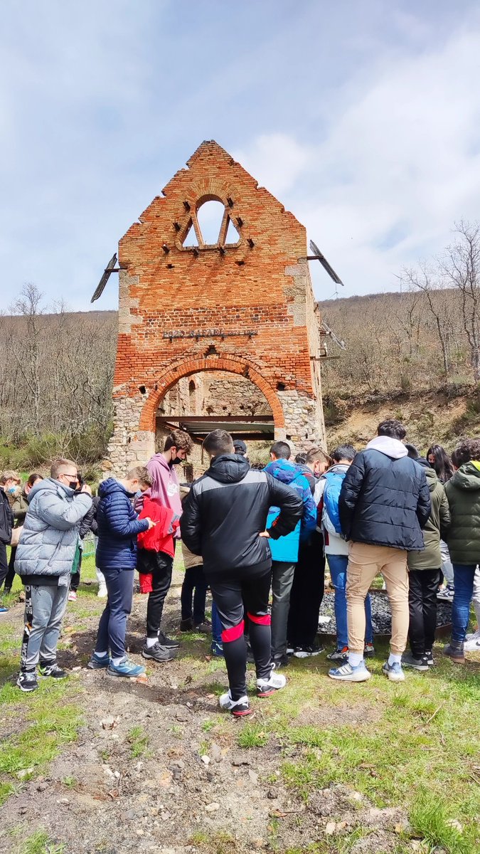 MuyGeo's tweet photo. El Jueves 21 de Abril por fin pudimos realizar una actividad súper especial ya que fue la primera salida de campo tanto para los alumnos de 3° ESO (por la pandemia no habían podido hacer ninguna actividad de día completo) como para mí en calidad de profesor (en práctica) https://t.co/Pci8AGaOWc