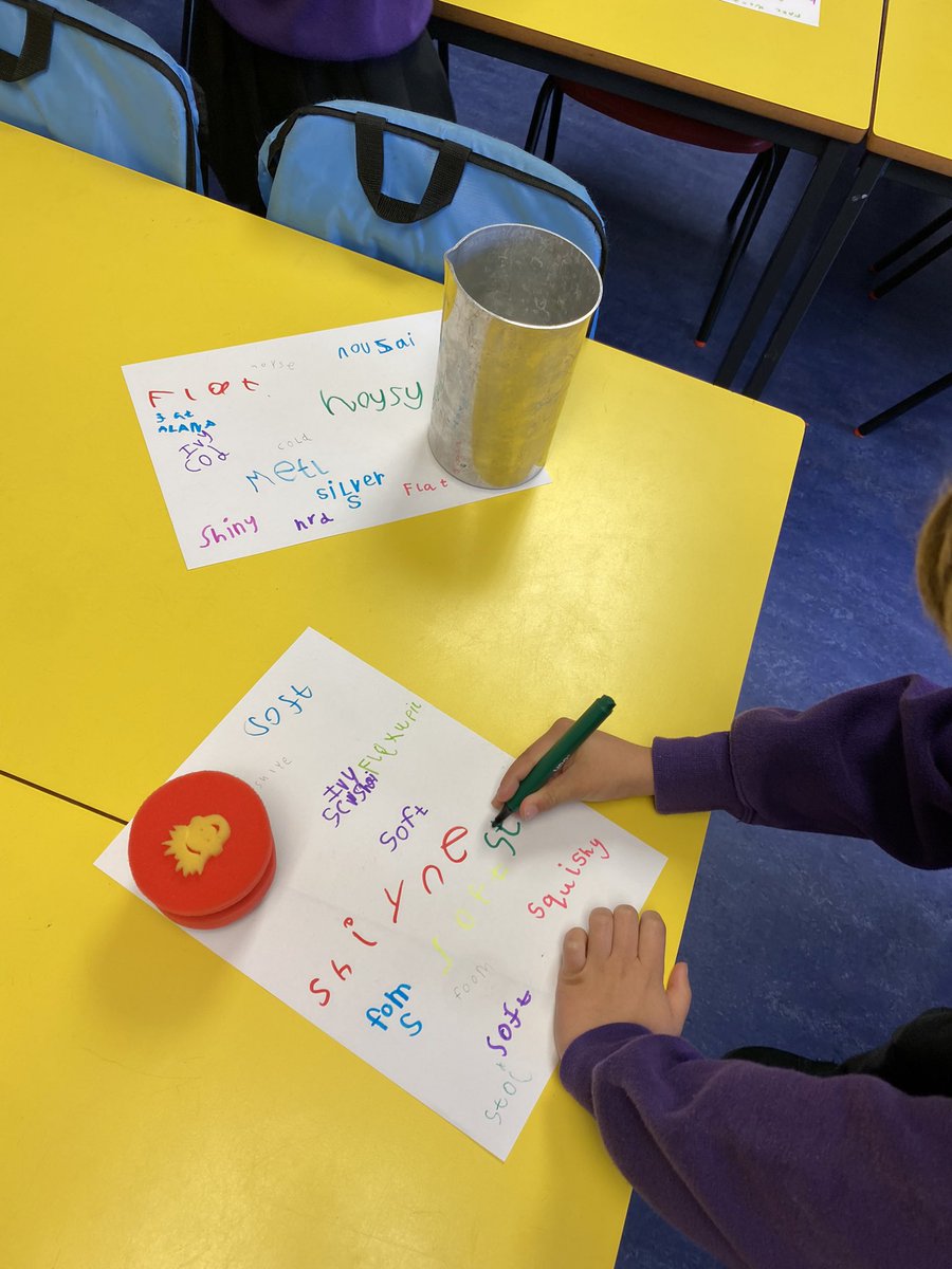 BoghallPSch's tweet photo. This week, P3/2 have been investigating materials. 🧠 This has involved alot of discussing, describing and sorting! We also developed our vocabulary and learned new words like absorbent, flexible, rigid and reflective! @WL_STEM @STEMLearningUK #literacyacrosslearning https://t.co/jLhwZp5Coh