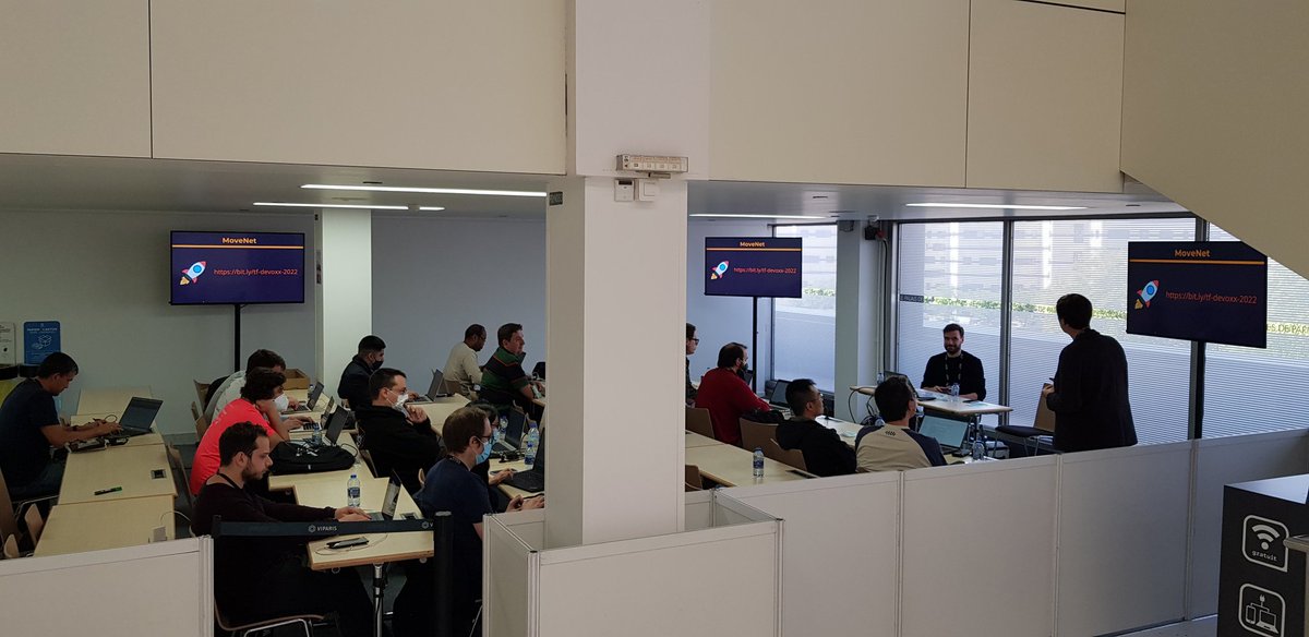 <a href="/aaudevart/">Alexia</a> présente un super lab sur Tensor Flow avec <a href="/PhilippeAntoine/">Philippe</a> #DevoxxFR 🤓☺️👍