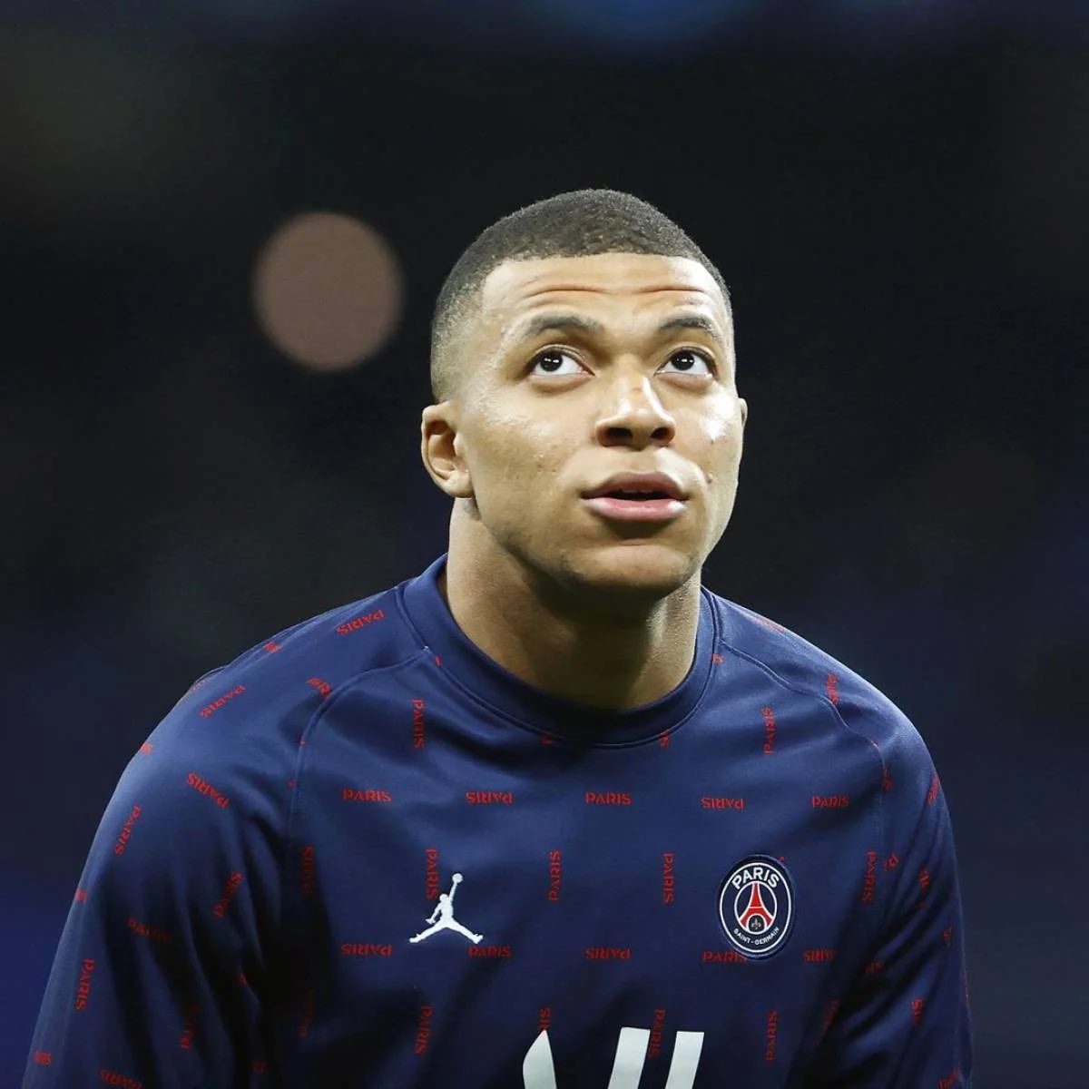 DeadlineDayLive's tweet photo. 🚨 Kylian Mbappé dreams of winning PSG's first Champions League for the club. He and his family want to know if the French club will give itself the means by having a well balanced, good squad.

(Source: Le Parisien) https://t.co/F7F7SdFr2w