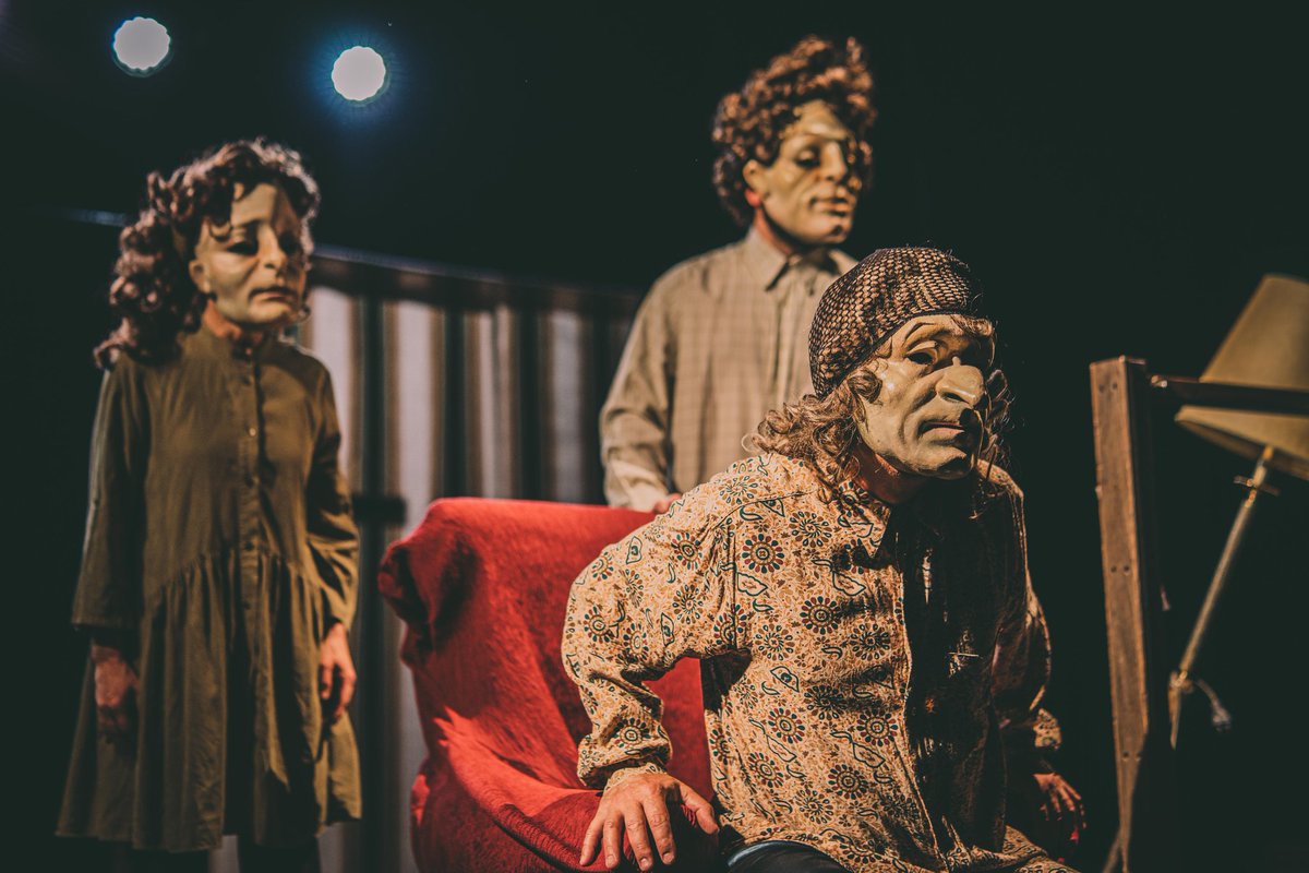 📢 ¡ESTRENA! 📢
.
13, 14 i 15 de maig, al Catalina Valls de Palma.
.
Ara sí que sí, estrenam VPO! 😍🥳
.
#ciamigrants 
#vpociamigrants 
#teatre
#teatregestual
#mascaraexpresiva 
#masktheatre