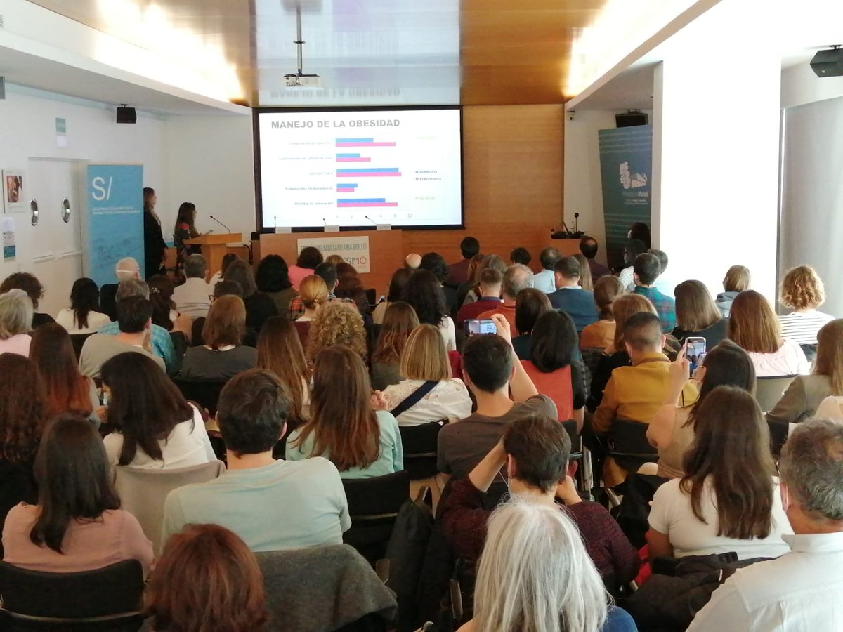 apicsmetronord's tweet photo. 🎓 Avui hem celebrat la IX Jornada de Recerca de la Unitat Docent Multiprofessional d’Atenció Familiar i Comunitària de #apicsmetronord a @fsmhospital

🩺 Els residents de quart any de Medicina Familiar i Comunitària han presentat els seus treballs de recerca 🔬 https://t.co/GiFJBfAQwD