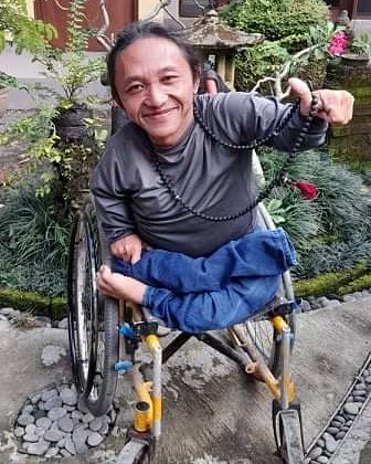 Saya bisa membuat tahbih dari batu lava. Jika ada yg minat bisa wa di 081805428798. Trmksh