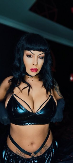 Hello. 🖤 https://t.co/dSjke3K2zv<a href="/tag/fetish"class="tags"><span>#fetish</span></a><a href="/tag/dominatrix"class="tags"><span>#dominatrix</span></a><a href="/tag/fetlife"class="tags"><span>#fetlife</span></a><a href="/tag/footgoddess"class="tags"><span>#footgoddess</span></a><a href="/tag/manchestermistress"class="tags"><span>#manchestermistress</span></a>