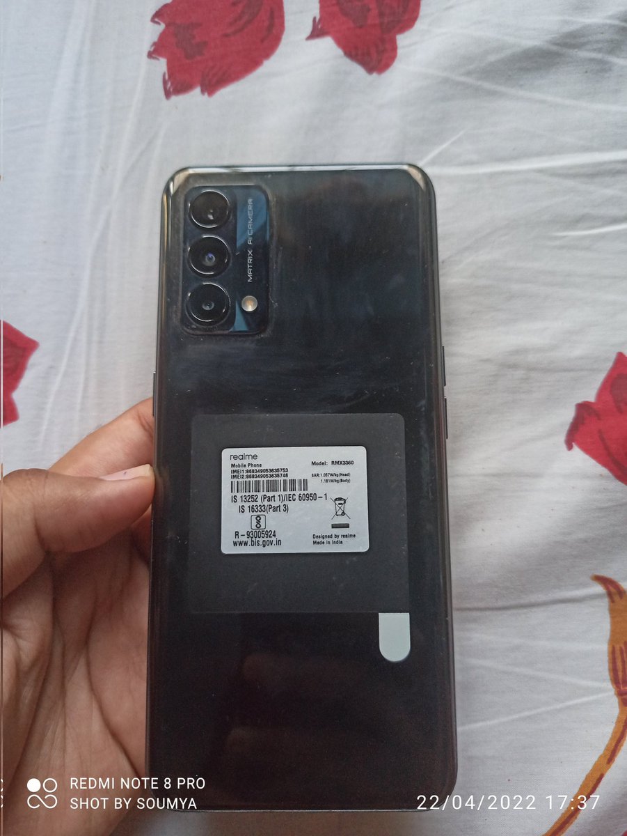 ItsKanti's tweet photo. Even this #realme phone comes with a plastic back , it replicated glossy glass finish well. 
#GTMASTER https://t.co/hmFRBekwyu