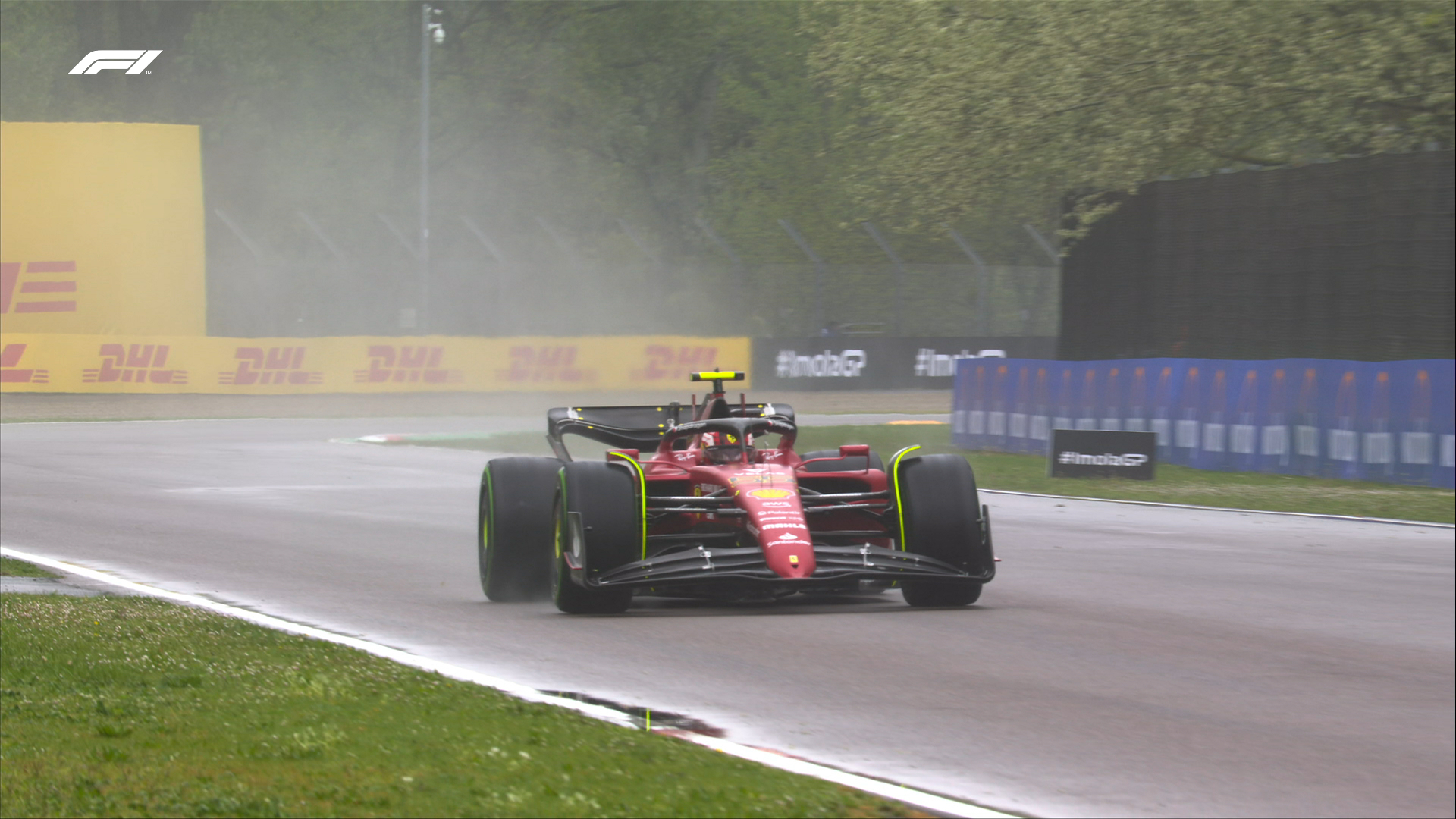 Carlos Sainz podczas piątkowego treningu na torze Imola