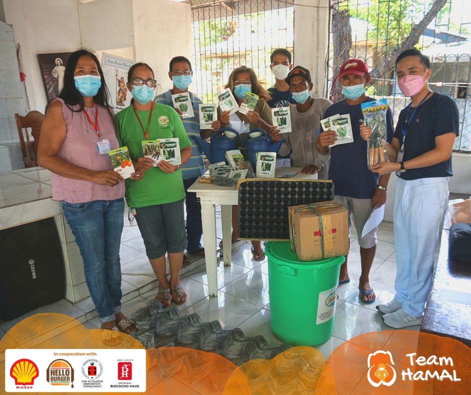UPVTeamHaMAL's tweet photo. The donated seeds and materials from the #NeedForSeed activity as well as other gardening materials needed to establish the veggie trail were turned over to the barangay through the #GUARDens. https://t.co/A8ersXRrnW