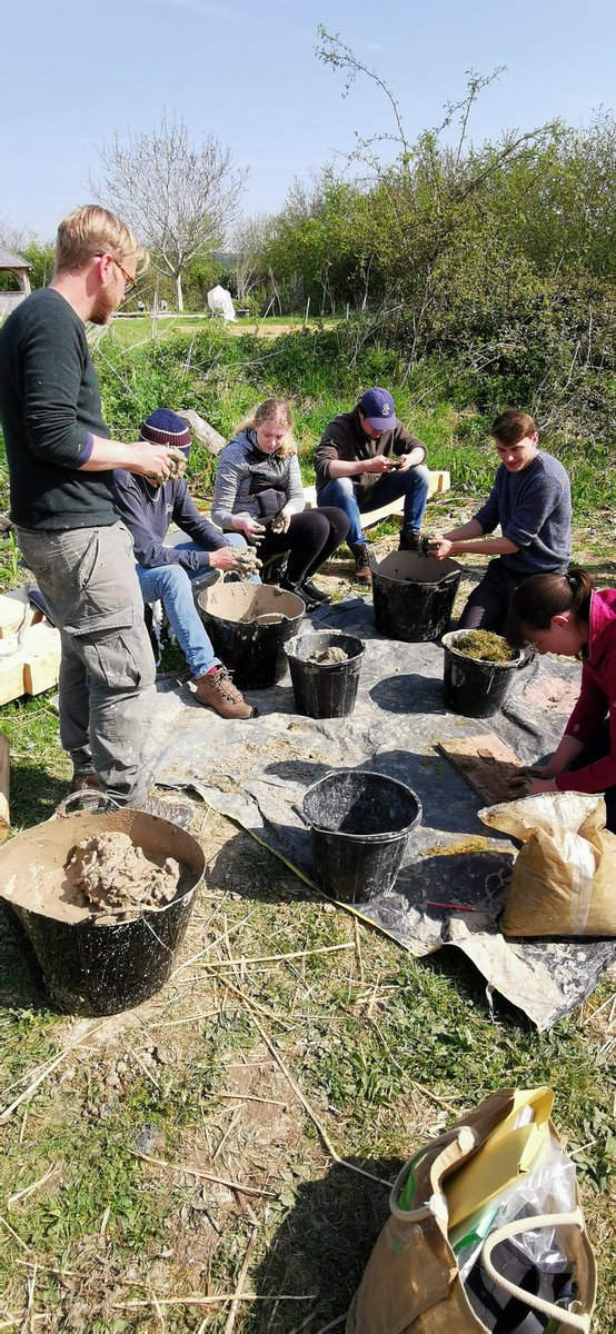 ArchSouthEast's tweet photo. We're currently @butserfarm with @UCLarchaeology staff and students for a spring edition of #ArchaeoTech! Here's a few pictures of the replica Roman Kiln being built. https://t.co/byvLPoeLf9