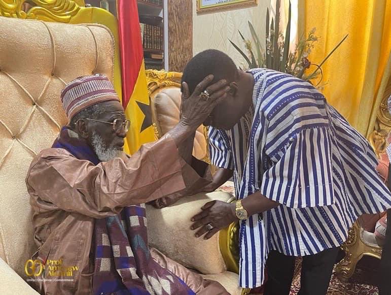 profAkumfi's tweet photo. Thy blessings maketh man strong. A blessing from the National Chief Imam during the Holy Month of Ramadan https://t.co/5rjTAQVdQb