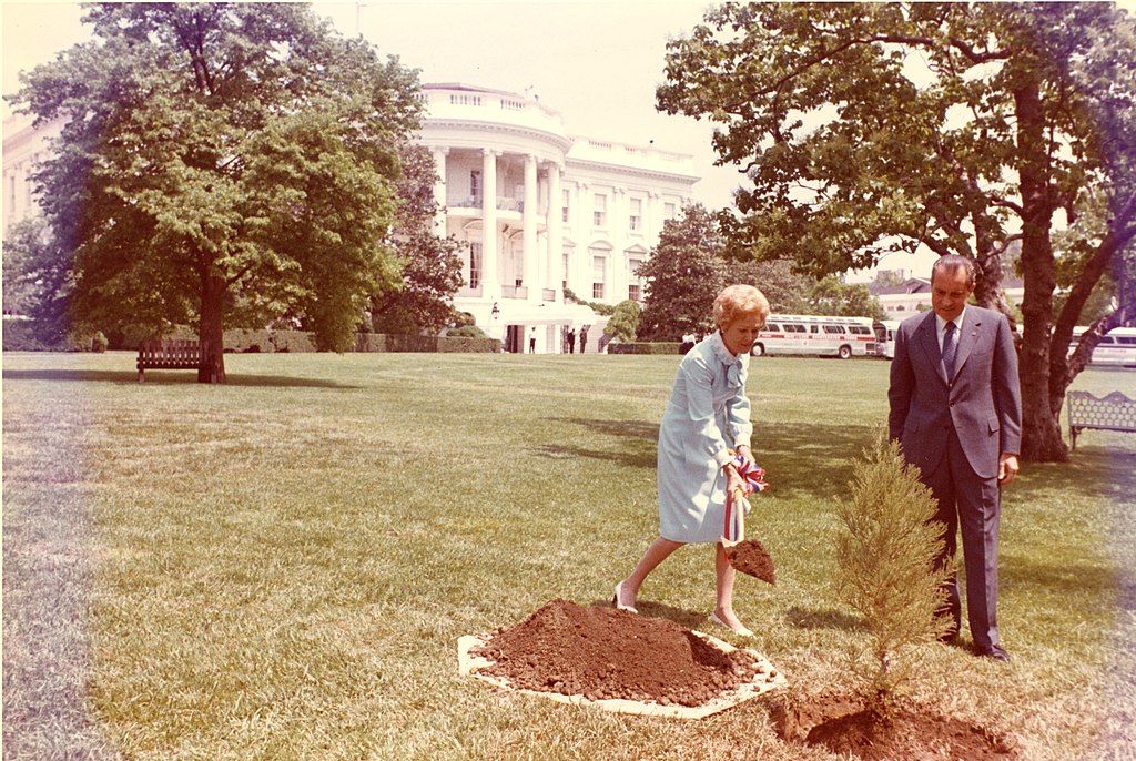 WestWingReport's tweet image. Another example of just how much the Republican Party has changed:
Richard Nixon, a staunch conservative, created the Environmental Protection Agency and fought for cleaner air and water. Here: He and First Lady Pat Nixon plant a tree on South Lawn- #EarthDay 1970 (Nixon Library)