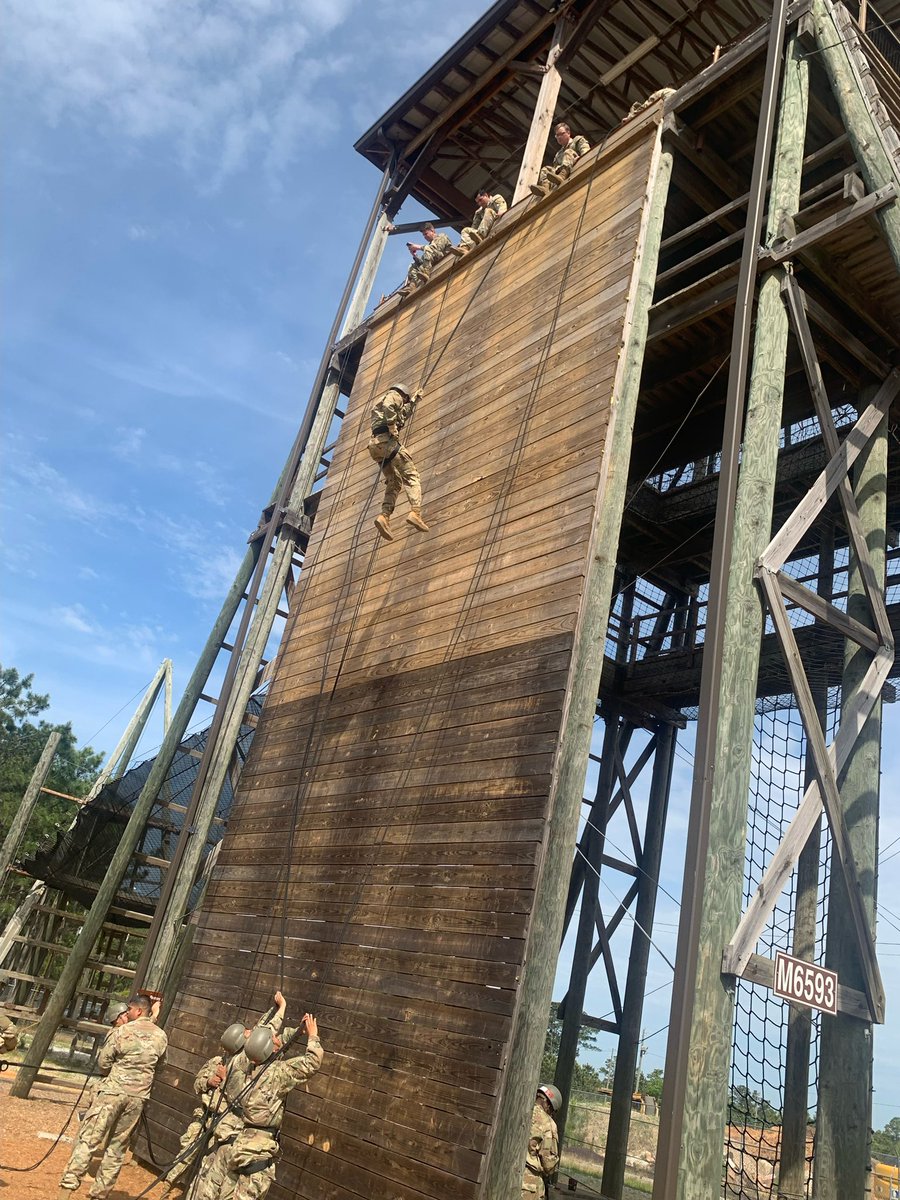 Troop2nd's tweet photo. Thunderbolt Tower! Rope bridges, cargo ladders, and rappelling. Confidence tower is a staple in BCT and universal for every Soldier entering service, that doesn’t make it easier. Assassin is one step closer to graduation in 2 weeks!
#19DOSUT
#intheshadows
#lionscoverthefront https://t.co/vp49vxYO1M