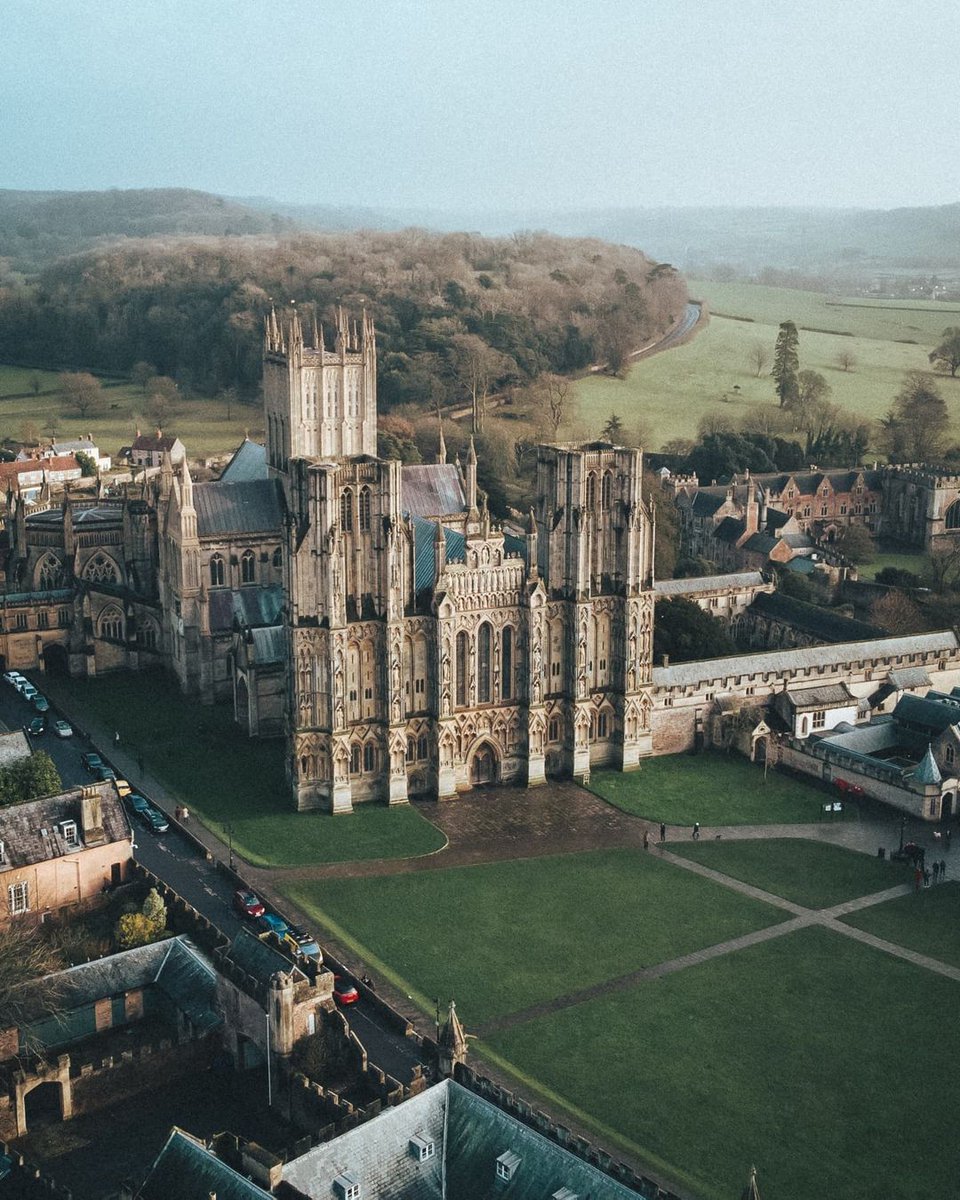 There is SO much to do &amp; see in our beautiful county &amp; with just 19 days to go until #SomersetDay it's time to visit some landmarks! #WellsCathedral is holding a special Choral Evensong service at 3pm on 8th May - why not head along?

Find out more here: somersetday.com/events/