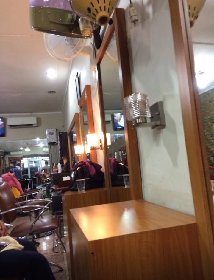 SalonMedan's tweet photo. Tempat kerja saya di salon https://t.co/IIR92EZ3aG