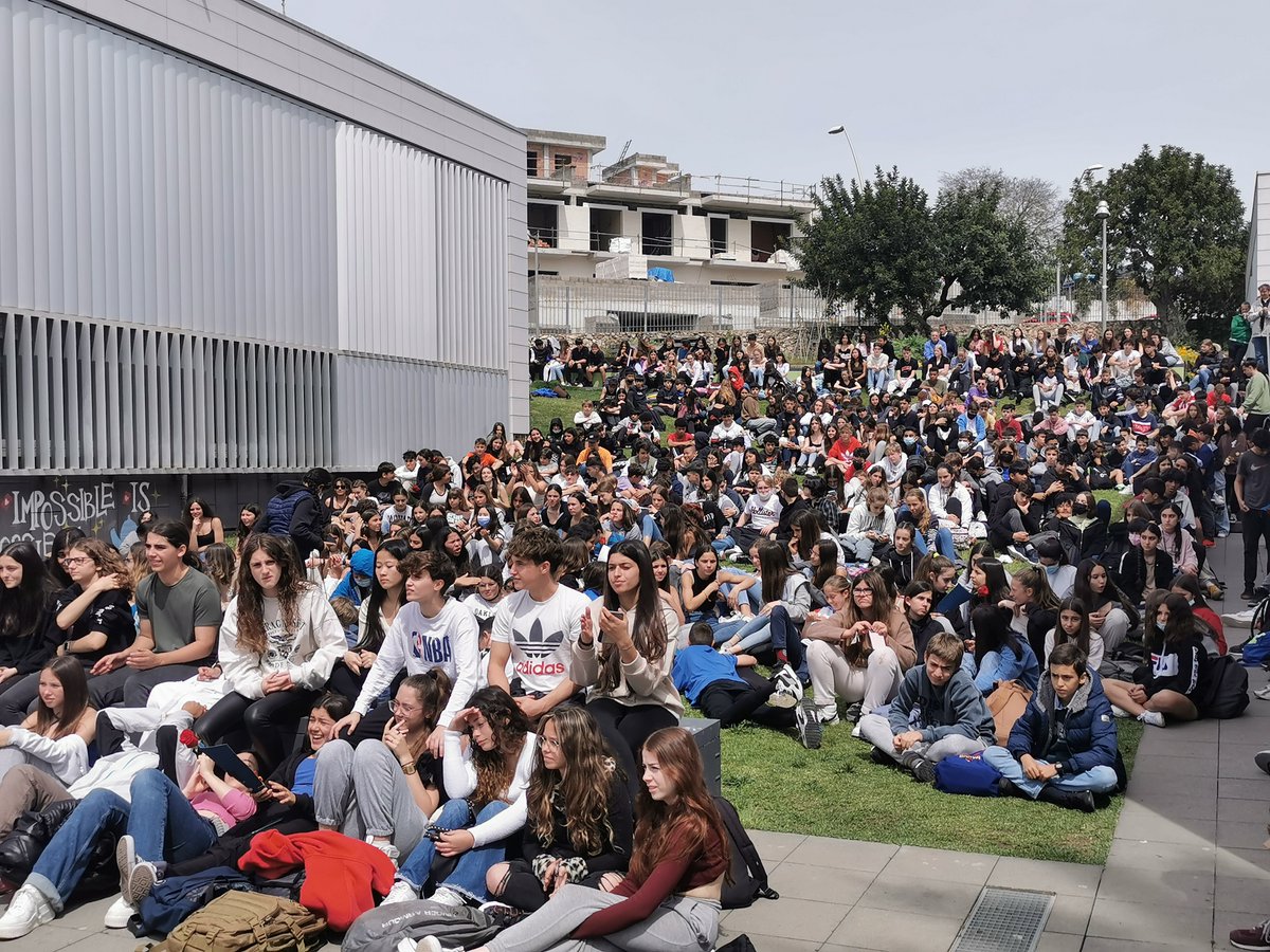 Quin goig que fa el pati durant el lliurament dels premis de la diada de #santjordibenapres2022!