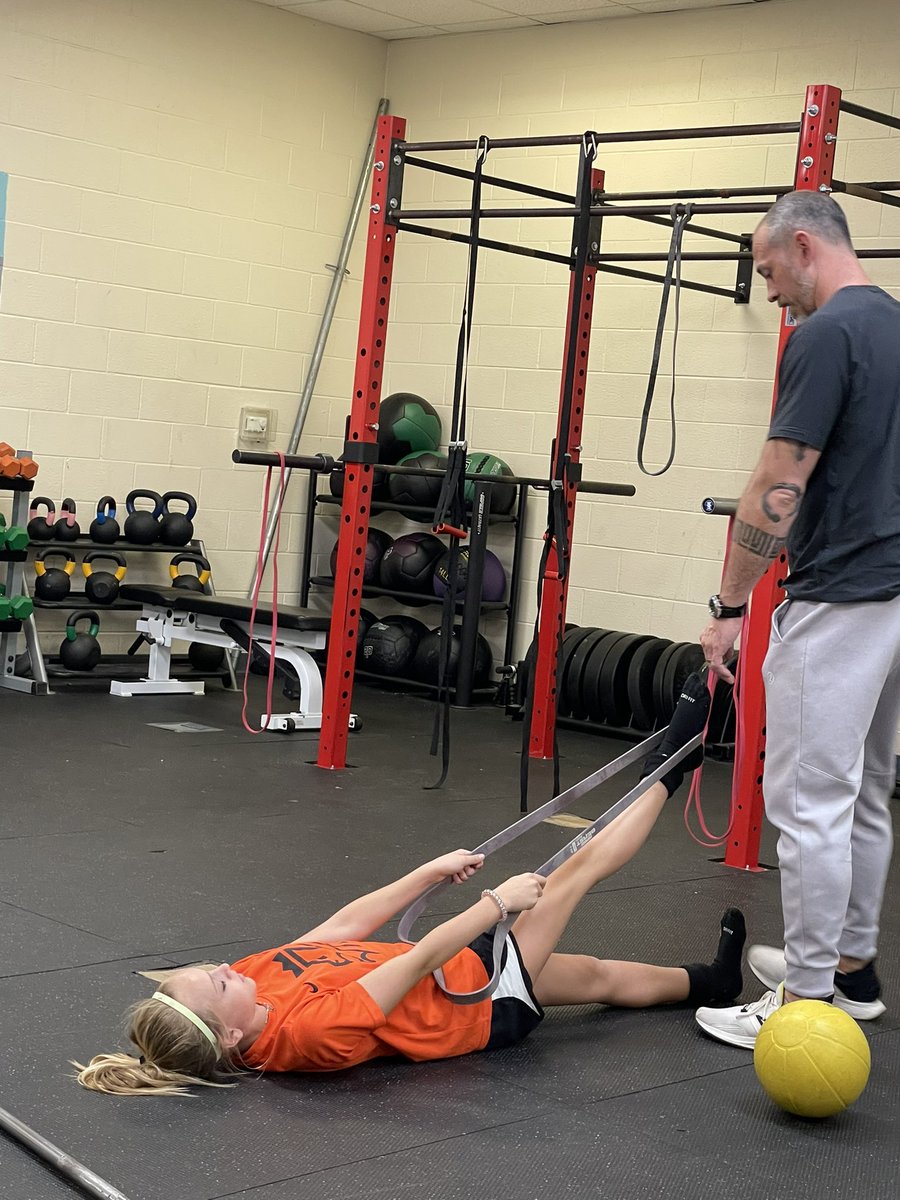 bdcummons's tweet photo. #tinyballer working on her recovery w/ the 🐐 @WattsStrength 💪🏼 ⚽️ @kingshammer https://t.co/gkWJo9D3TK