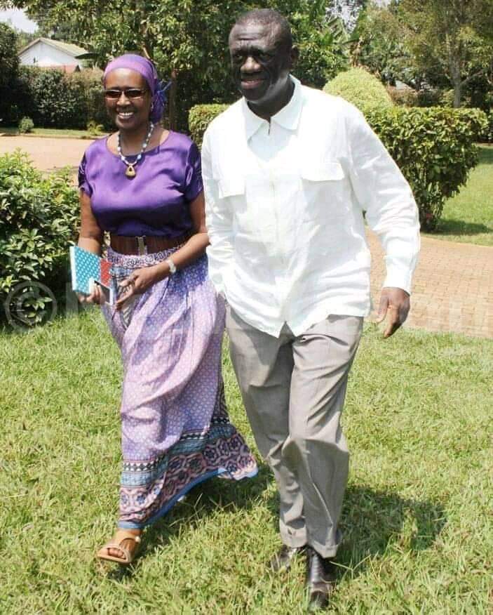 The hero was born today😄😄 
Happy birthday mr president @kizzabesigye1 Dr kiiza Besigye 🎂🎂🎂🙏 my president omu bwati ☝️

🍾🥂🍾🥂🍾🥂🥂🎉🥂🎉🎉🎉🍾🥂
@Winnie_Byanyima 
@FDCOfficial1 
@kizzabesigye1 
@Barnabasikifefe 
@peoplesgovernment.