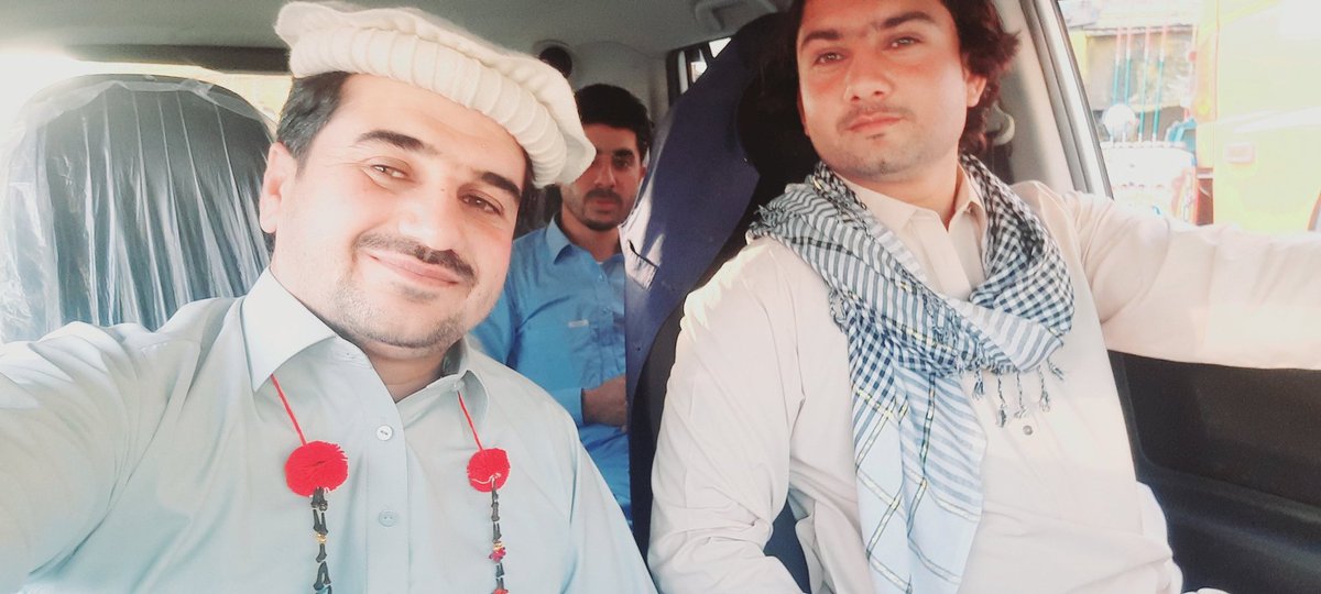 MAlamWzr's tweet photo. په تا دې تور لونګ زاړه شي 
په ما کږه وږه ځواني نري بریتونه
#With_Dear_Bro
Engr Gul Shah Alam 
#And_
#CZN_Lecturer
Hayat Wazir 
#Razmak_Wazirstan https://t.co/PQoVFmNxgi