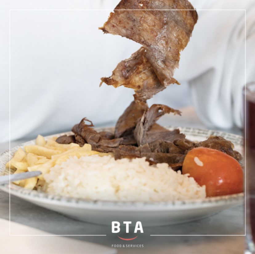 by_BTA's tweet photo. Bugünün iftar yemeği belli: Pilav üstü döner!🤩

This day's fast-breaking meal is clear: Doner with rice!🤩

#BTAWorld #Havalimanı #Airport https://t.co/WQLRFATTcU