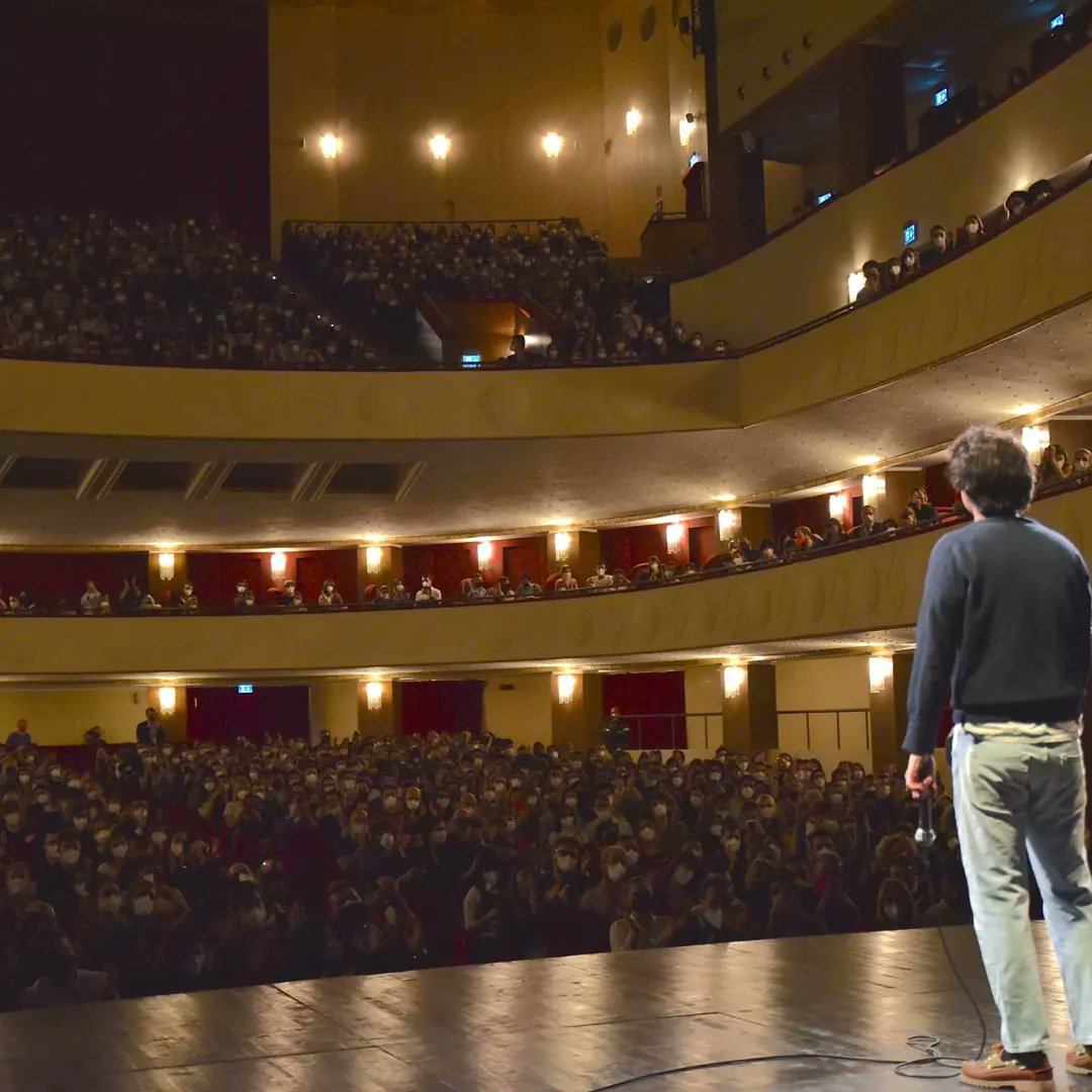 Il Teatro che sorride.
Vi aspettiamo stasera  per la terza data soldout di #lucaravenna 😍
#teatroliricogiorgiogaber #milano #standupcomedy