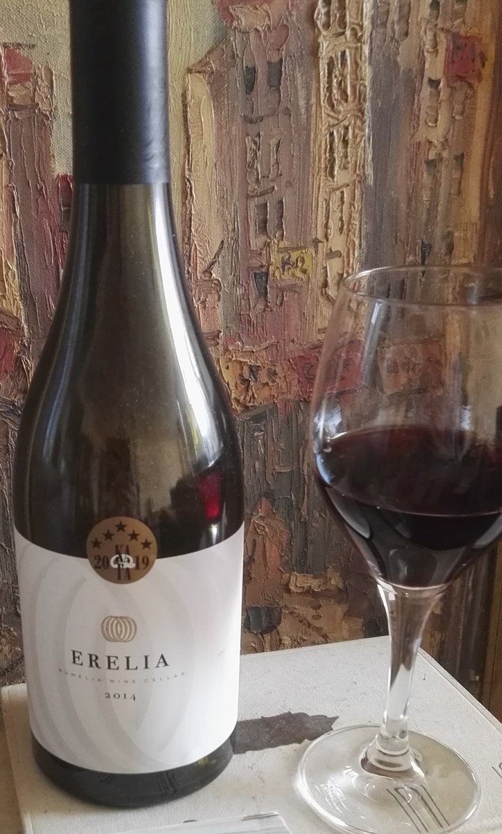 Noutswijnwereld's tweet photo. The #Bulgarian winery #Rumelia makes excellent wines. Erelia is a top wine from Syrah, Cabernet Sauvignon, Merlot, Mavrud. I tasted the ´14 vintage, it is still very intense in smell and taste. The varieties are vinified separately, matured together for 18 months in barriques. https://t.co/EtxIrDyYED