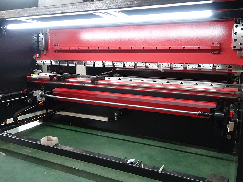 ragoscnc's tweet photo. Our high quality new press brake mirrors the exterior expertise and passion of a strong group at Foshan Ragos NC Equipment co.,LTD. . #newpressbrake #upperdrivecncpressbrake #fullelectriccncpressbrake https://t.co/379yLH84FE