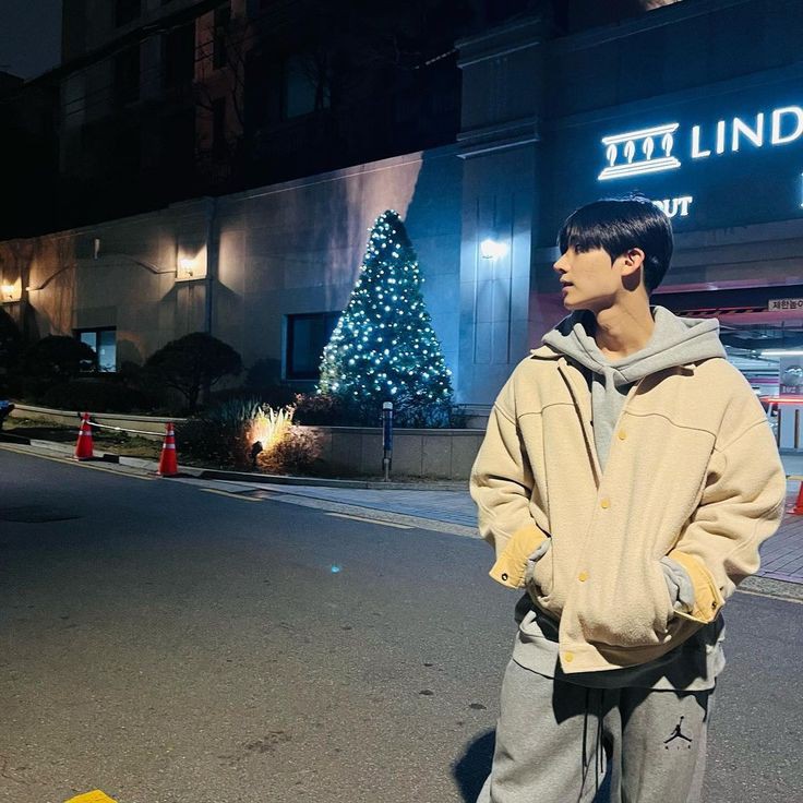 bunnygayo's tweet photo. ONE YEAR WITH SANGWON 🥀
Caelah udah setahun aja , lo kagak ada niatan debut gitu..
Tiktok youtube aja update

BLOOM WITH SANGWON

#OneYearWithSangwon
#LoveForSangwon
#상원이_꽃을_피워요
#TraineeA @trainee_a https://t.co/ajfRXCCBzU