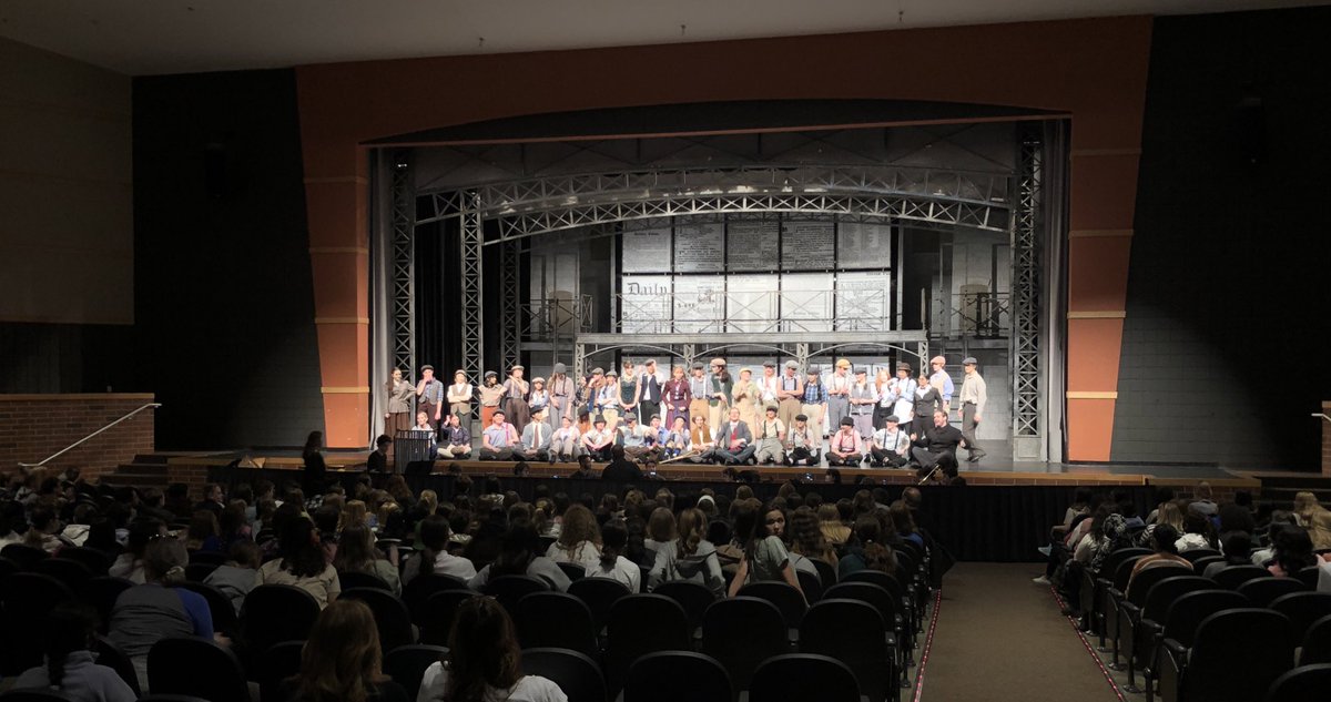 Getting a sneak peak at Newsies with some friends who walked down from <a href="/ShanahanMS/">Shanahan MS</a> . Our theater department and students are amazing, so come check out the show Friday and Saturday at 7, or Sunday at 2! @RGOHSPrincipal <a href="/ap_tfedak/">Tori Fedak</a> @mrfuller_olsd #BeBRAVE