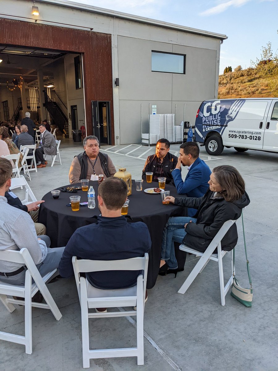 OregonCities's tweet photo. Attendees got to eat, drink and be merry and enjoy the incredible view. #LOCSpring2022 https://t.co/6nx1lrB5aC