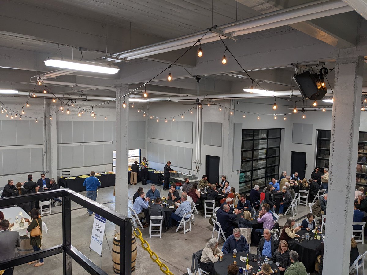 OregonCities's tweet photo. Attendees got to eat, drink and be merry and enjoy the incredible view. #LOCSpring2022 https://t.co/6nx1lrB5aC