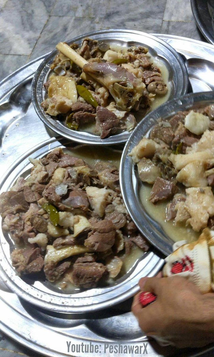 PeshawarX's tweet photo. Peshawari Dum Pukht ( Rosh - Namkeen Gosht ).
#WholeLambRoast #DumPukht #ZaiqaRestaurant #Peshawar  #PeshawarStreetFood 
Youtube: https://t.co/7sqKP1klhM https://t.co/rLl2luCWkA