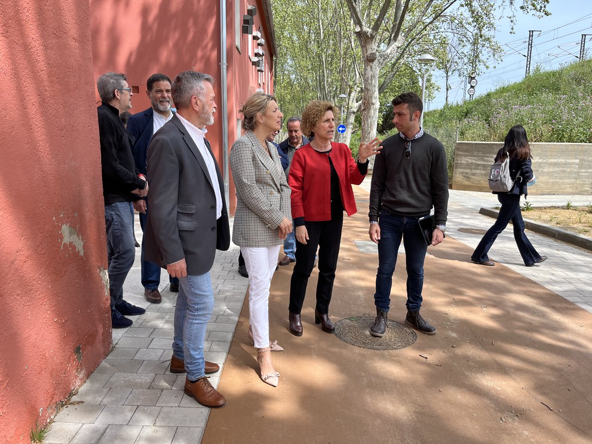 ajuntamentSPM's tweet photo. [VISITA INSTITUCIONAL]

La vicepresidenta segona del Govern de l'Estat i ministra de Treball i Economia Social,  @Yolanda_Diaz_ ha visitat aquest migdia les instal·lacions del #CREVESPM acompanyada de l'alcaldessa de #SantaPerpètua, Isabel Garcia, i de membres de la Corporació https://t.co/cDR6JGdMVM