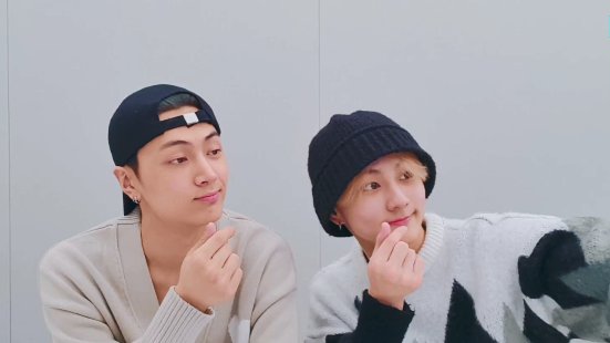 pjsbls's tweet photo. OMG SELCA !!!@#$%^&amp;*(*&amp;^%$😭😭🫶🏻🫶🏻

#jaywon 
#jaywonvlive https://t.co/IbTeUgnwq6
