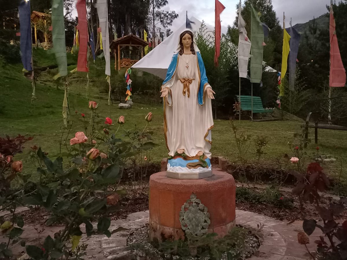 SriAndKira's tweet photo. Mother Mary Is Simply Stunning in her Newly Activated Presence 🌹🌹🙏
MAY YOU ALL FEEL HER LOVE AND LIGHT IN ALL WAYS 🙏💓🙌
HAPPY 4/22/22🌏 https://t.co/u2fAm4hvmF