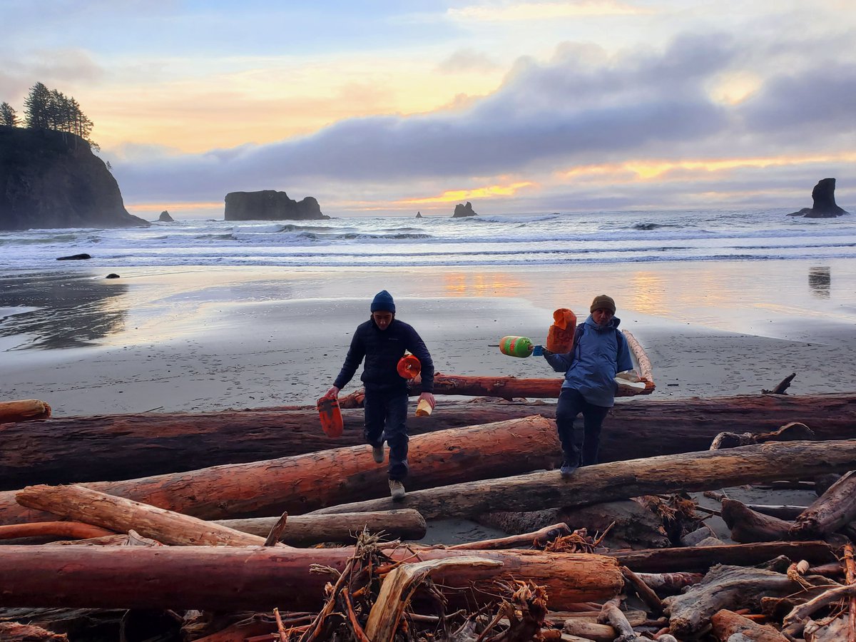 Small actions lead to big solutions - here are some #EarthDay ideas to #sParkAction 🌲
🌱Volunteer for the parks
🌱Pick up litter on your hikes
🌱Stay informed on public lands w/ our eNews!
🌱Pack snacks in reusable containers
🌱Donate to a project in your favorite park!