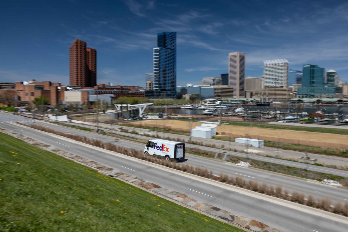 brightdrop's tweet photo. We now hold the @GWR title for Greatest Distance Travelled by an Electric Van on a Single Charge!

Alongside @FedEx, @BrightDrop's own Stephen Marlin traveled nearly 260 miles, delivering sustainable goods for Full Circle Brands to @momsorganicmrkt in a BrightDrop Zevo 600. https://t.co/hoF5VK2tLY