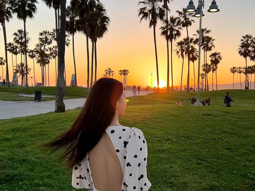 gominsipics's tweet photo. she got that rich girl LA vibes https://t.co/Z9aoaYog4G