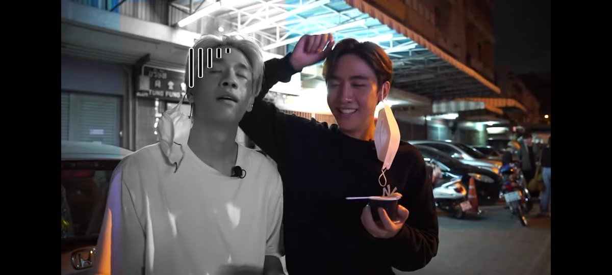 PromMarkLatam's tweet photo. 🦖🖤: * oliendo sus helados*
🦖: déjame oler el tuyo
🖤: *le iba dar a oler pero decidió poner su axila* 🤣
🦖: 😨😵💫
Jajajajajaja estos niños 🤣🤣🤣
#PartofMeEp1 https://t.co/KrDIYfZ9dZ