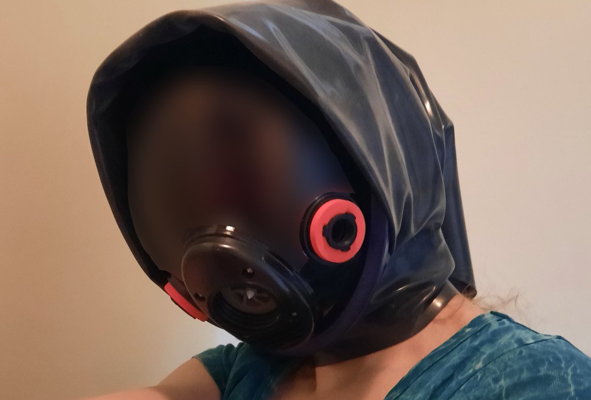 Have a poorly-blurred picture of my quick fitting test when I got my headwrap. Can you see where the inspiration came from?

Will shine, and wear more shiny, and take better pics... In the future... When I have this mystical thing called "Free Time"