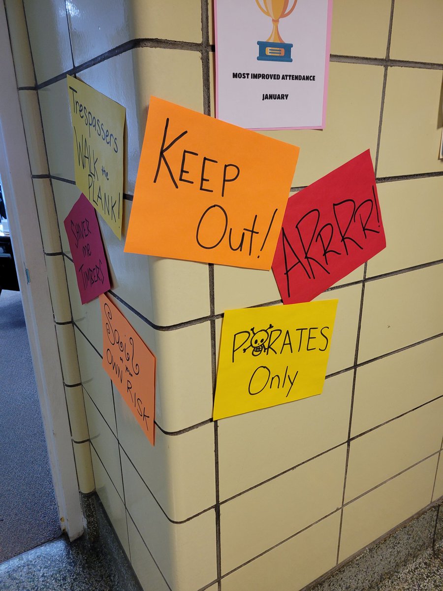 CHUHScience's tweet image. Ms. Monroe&apos;s Grade 1 students went on a treasure hunt and acted like pirates to practice r-controlled vowels! 🏴‍☠️ @CHUHNoble @monroes_minds