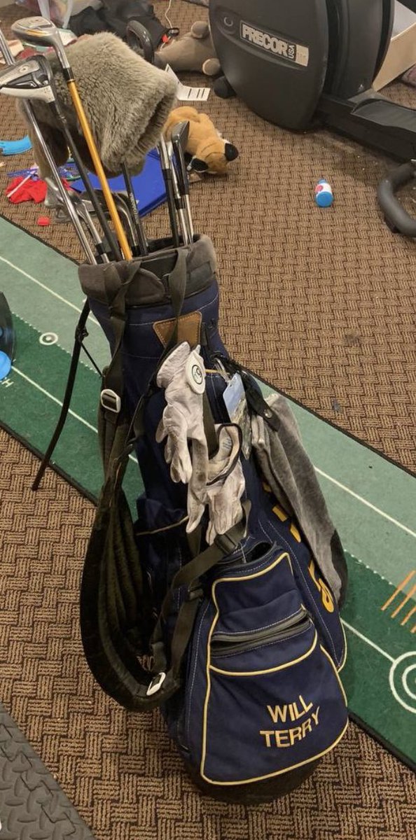 PBHoncho1's tweet photo. @JonathanCarter9 one good deed deserves another. We have a fellow @velcren whose golf bag needs an intervention. 
It’s time to put the old girl down and we’re hoping that with enough ❤️ to this message we can convince the owner to make the change. 

Will you help us? https://t.co/cc7slRzYOq