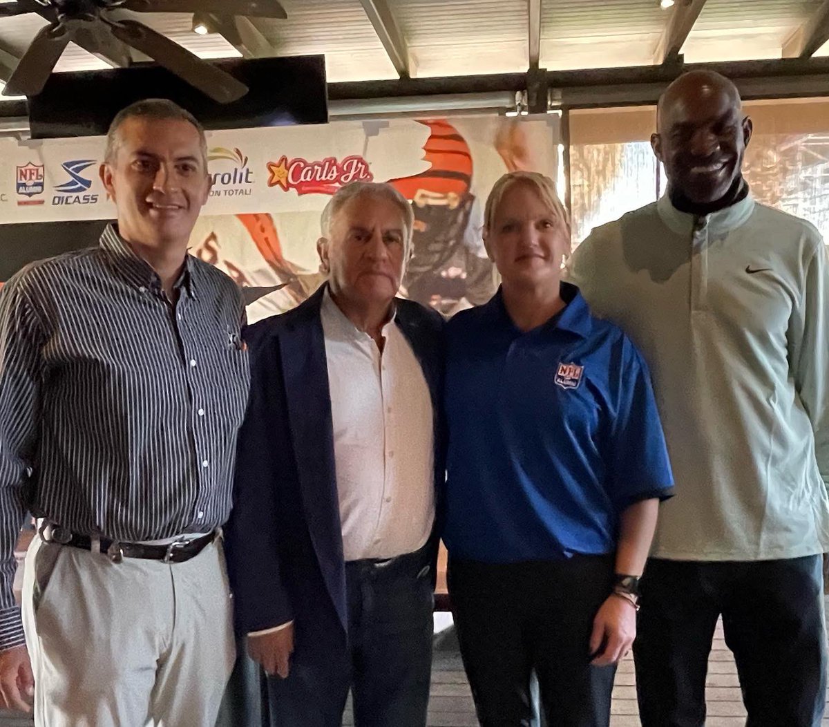 NetaAgencia's tweet photo. Así fue la conferencia de prensa de la 1er clínica de coaches de NFL 2022 con Tracey Curtís y Leo Barker🏈🏟. 

Ve la transmisión en vivo en nuestro Facebook https://t.co/PHGVYLAkUY

#NFL #coaches #football #futbolamericano #deportes #sports #coaches #coach https://t.co/PWo7d9fwGL
