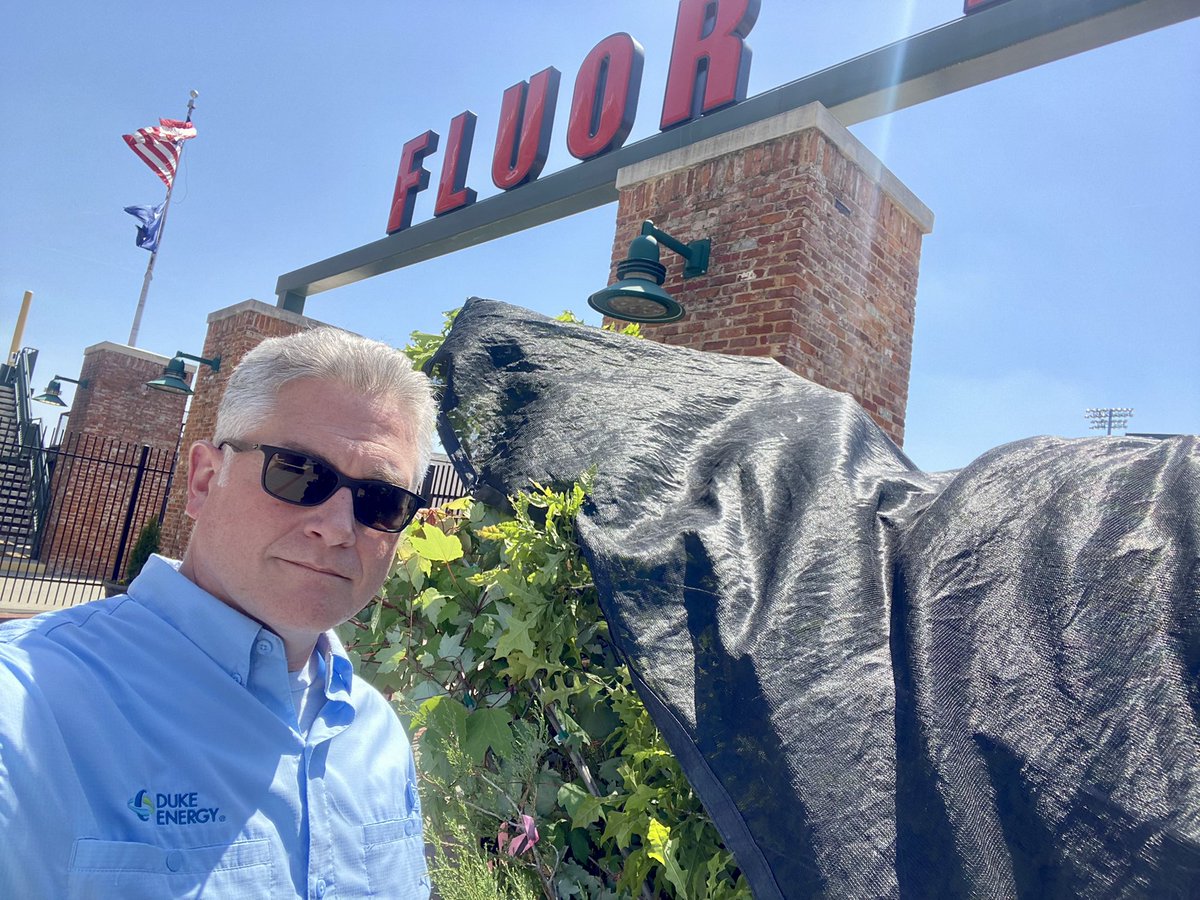 DE_RyanMosier's tweet image. Still need date-night plans for #EarthDay? Here’s an idea: Treat your special someone to beers, brats, #baseball &amp;amp; fireworks tonight @GreenvilleDrive AND bring home an #energy saving #tree! Doesn’t get more romantic &amp;amp; conservation-minded than that!

INFO: treesupstate.org