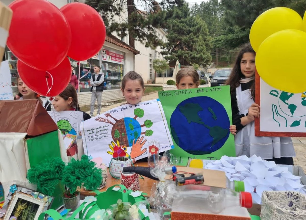 MirelaKumbaro's tweet photo. PASTRIMIN ♻️ siç e meriton #Shqipëria që do t’u lëmë trashëgim fëmijëve 
Momente nga pastrimi dhe aktivitetet në #Diber, #Patos, #Rrogozhine, #Cerrik, #Kruje, #Vore, #Gramsh, #Kurbin 
#DuaShqipërinëEPastër💚 
#TëBashkuarJoTëNdarë🤝 
#ShqipëriaEArdhmjaJonë☀️🇦🇱 
#SkaKohëPërPushim https://t.co/AQH4P5kJLg