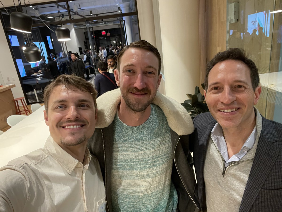 CaliberComms's tweet photo. Our NYC contingent joined with clients, friends, and partners for @EmpireStartups' #NYFinTechWeek, including panels and events with fintech superstars from around the country.

And we couldn't resist the opportunity to do some coworking! 👍

#FintechEvents #Fintech #FintechPR https://t.co/hBK3cCyAtS