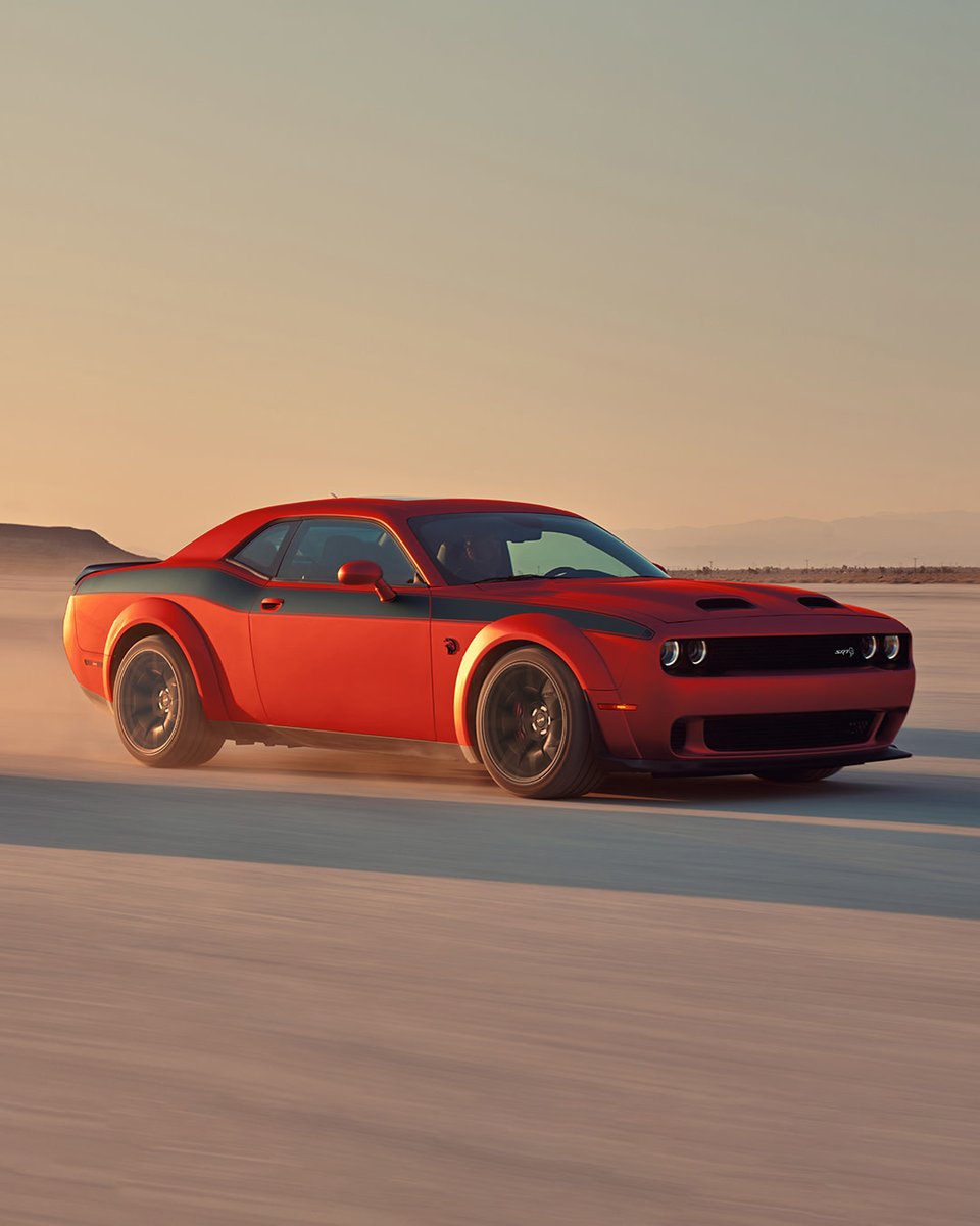 FuccilloDodge's tweet photo. Is it hot out here or is it just the new Dodge Challenger Hellcat? 😼 https://t.co/wqYcMyYLcX
